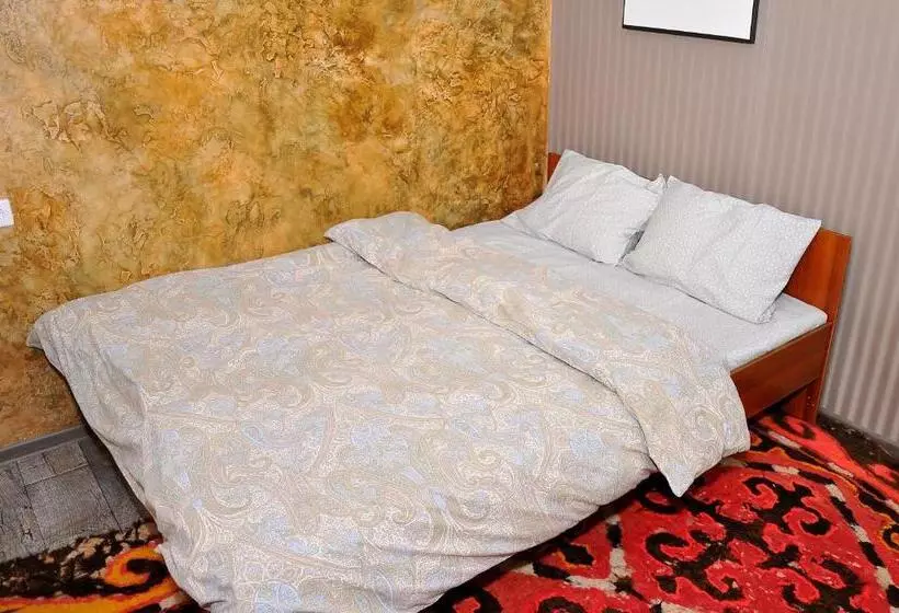 اتاق اکونومی, Art House Sweet Home