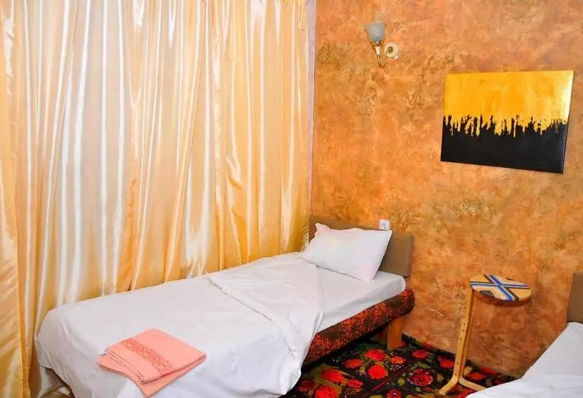 تختخواب در اتاق مشترک, Art House Sweet Home