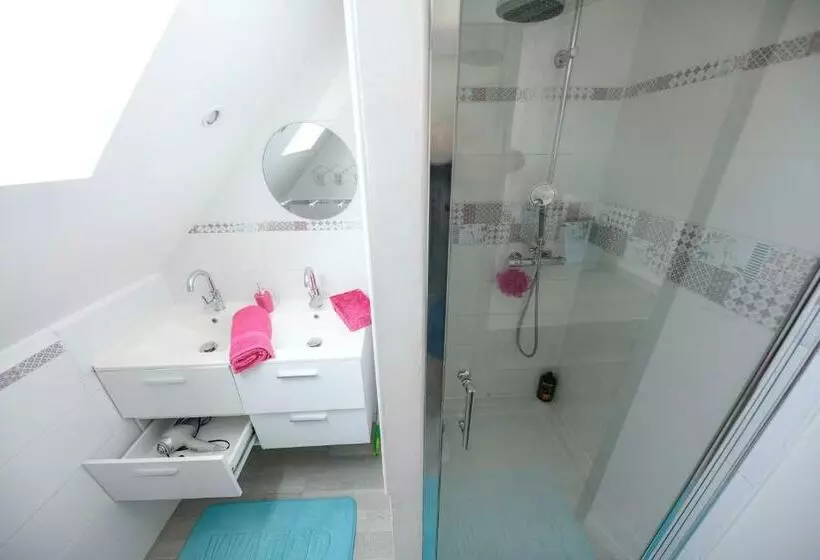 Huoneisto 1 Makuuhuone Allasnäkymä, Appartement Avec Piscine De La Croix