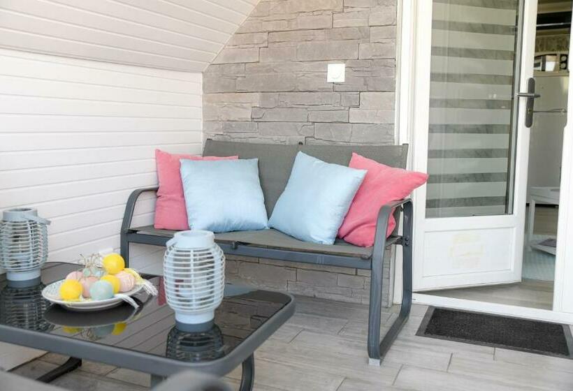 Апартаменты 1 Спальня Вид на Бассейн, Appartement Avec Piscine De La Croix