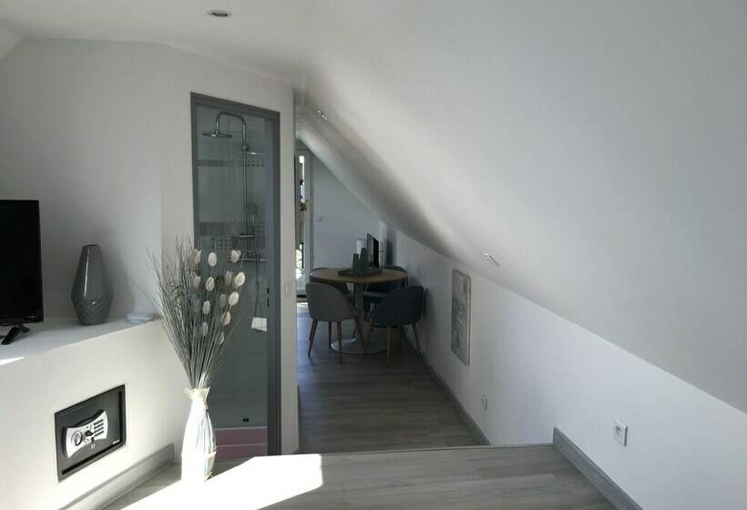 Апартаменты 1 Спальня Вид на Бассейн, Appartement Avec Piscine De La Croix
