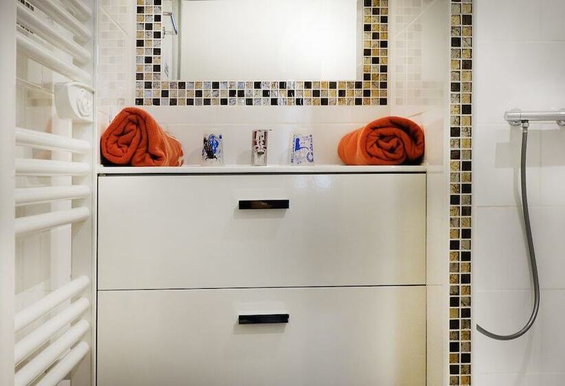 Семейный Номер, La Re Belle