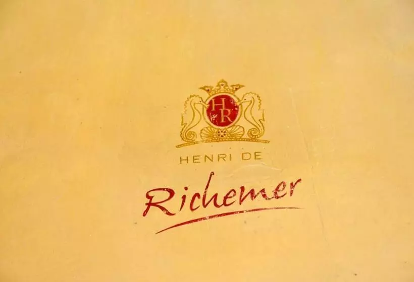 اتاق لوکس با تخت بزرگ, Rue Galilee