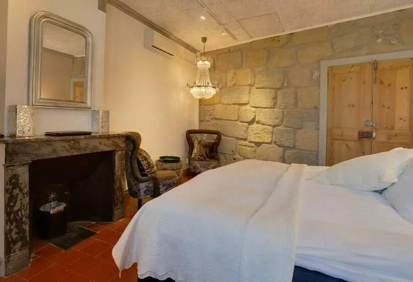 اتاق لوکس با تخت بزرگ, Rue Galilee