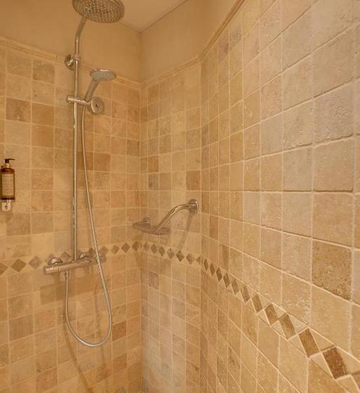 חדר דלוקס, Rue Galilee