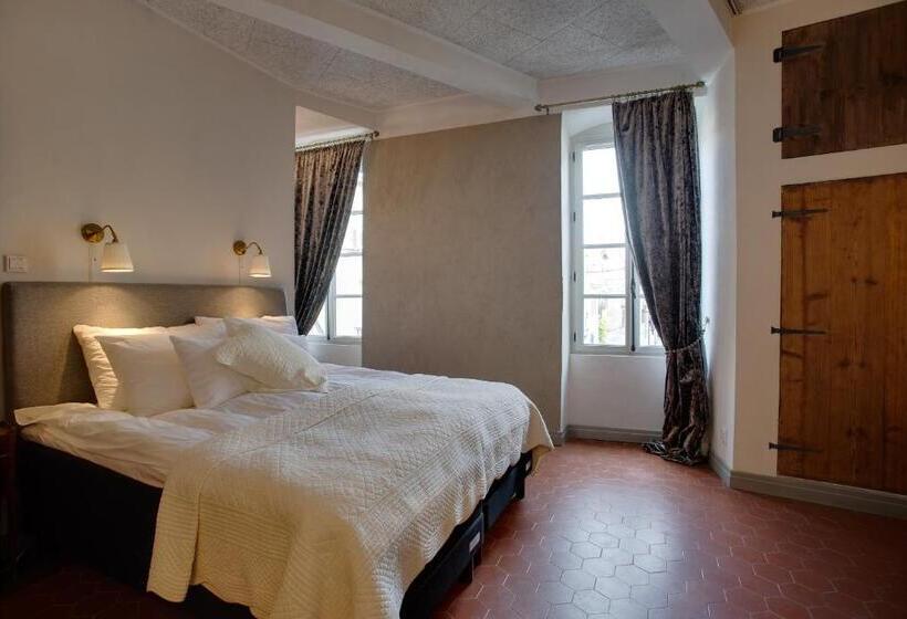 Номер Deluxe, Rue Galilee
