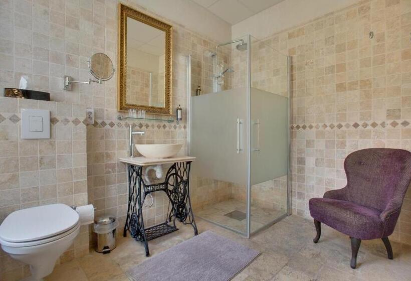 חדר דלוקס, Rue Galilee