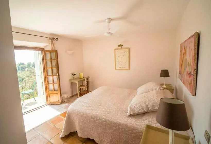 اتاق استاندارد با بالکن و چشم‌انداز دریا, Auberge De Tourrettes