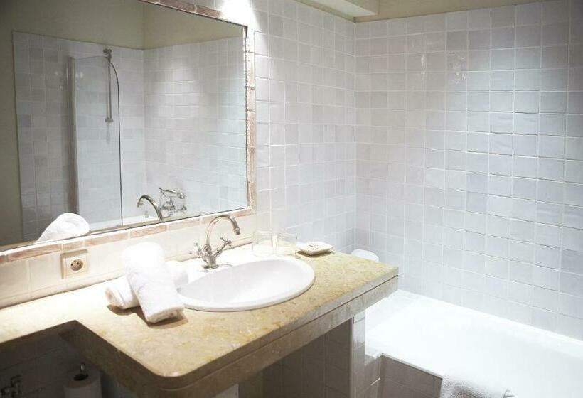 חדר סטנדרט נוף לים עם מרפסת, Auberge De Tourrettes