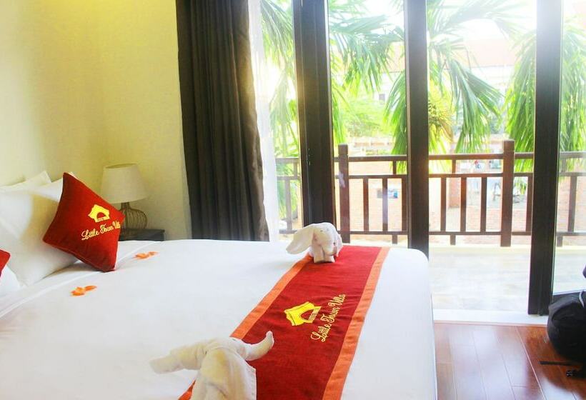 اتاق لوکس با چشم‌انداز استخر, Little Town Villa