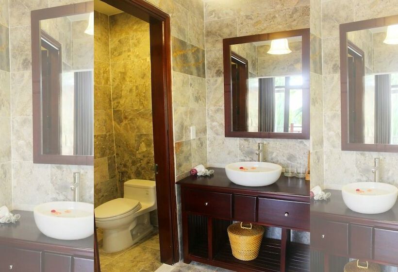 اتاق لوکس با چشم‌انداز استخر, Little Town Villa