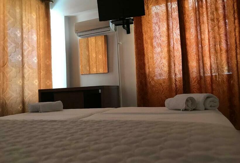 اتاق استاندارد با بالکن, Tatzati 2