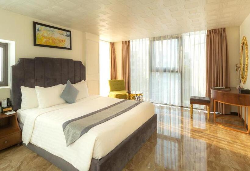 اتاق لوکس با چشمانداز شهر, Tnd