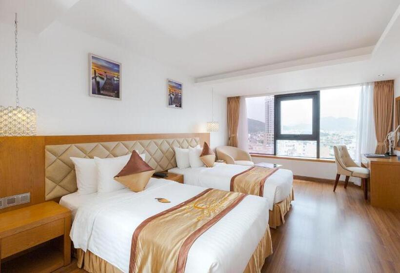 اتاق لوکس با چشمانداز شهر, Tnd