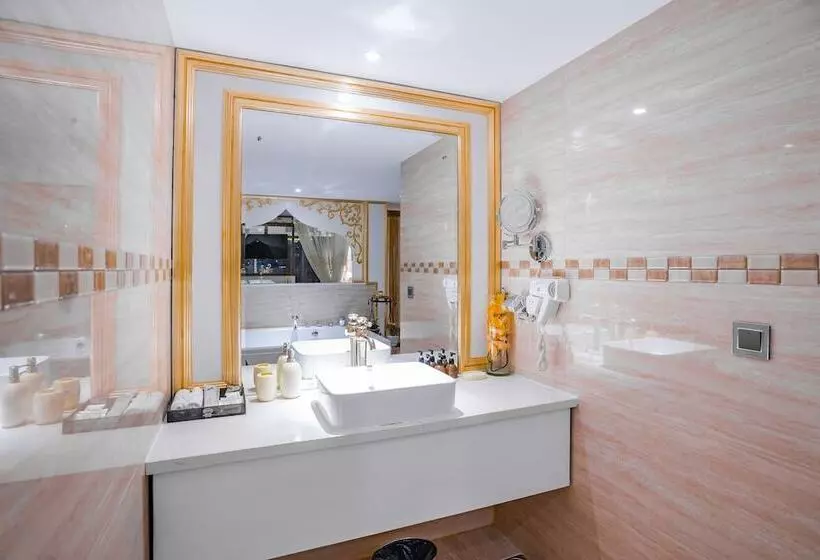 اتاق رویال, Tnd
