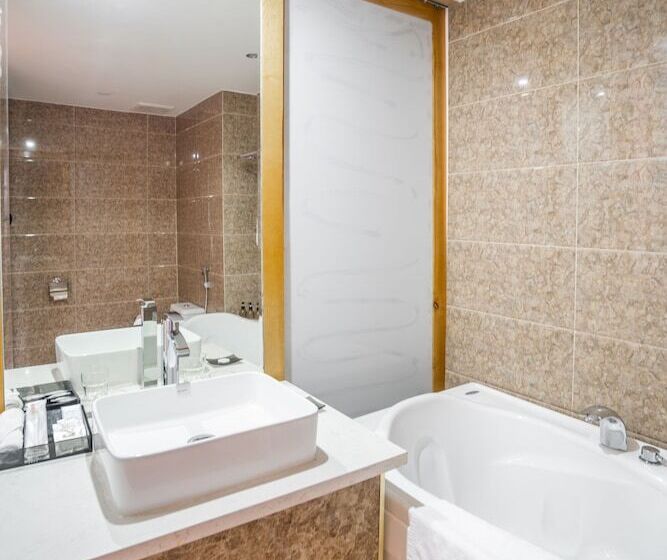 اتاق لوکس با چشمانداز شهر, Tnd