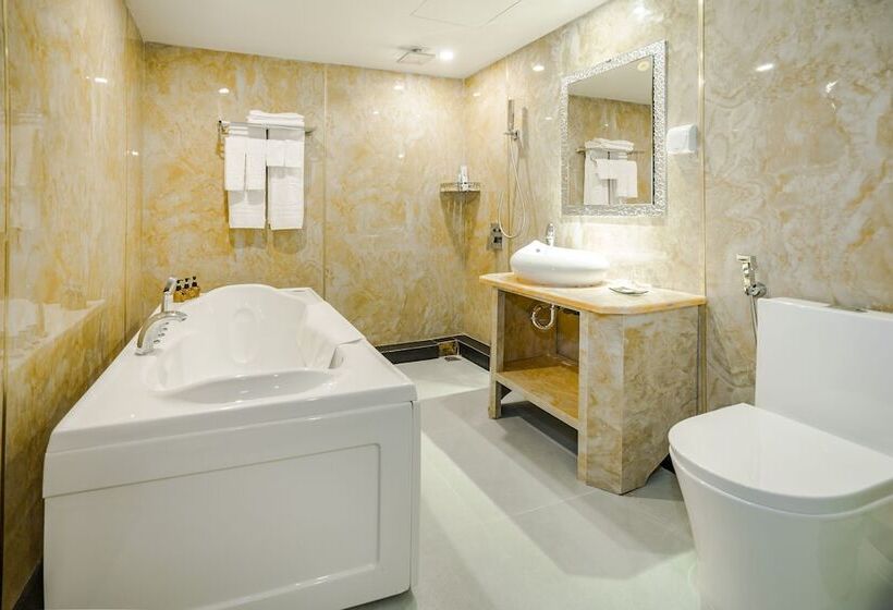 اتاق لوکس با چشمانداز شهر, Tnd