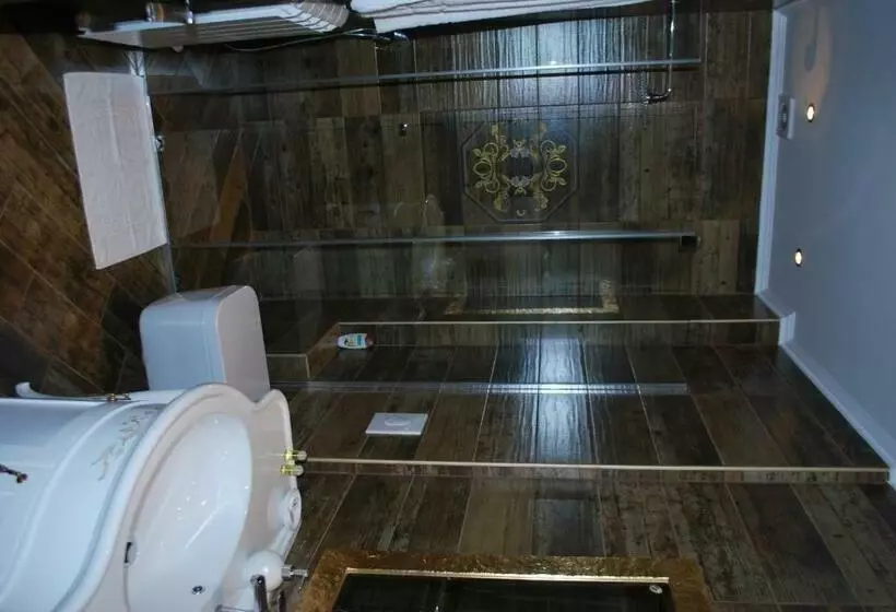 سوییت لوکس, Vila Sigal Korce