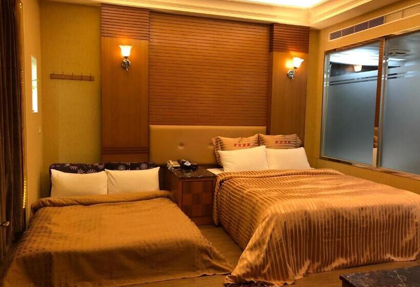 اتاق خانوادگی, Lai Yin Motel