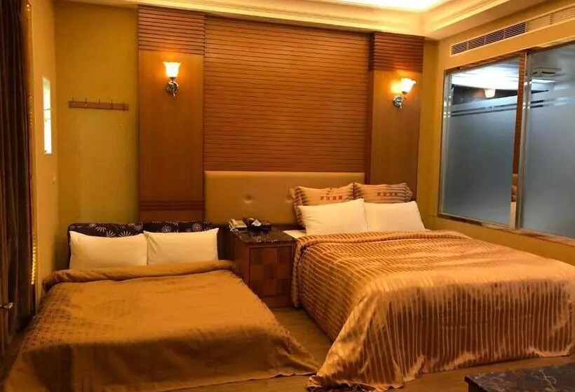 اتاق خانوادگی, Lai Yin Motel