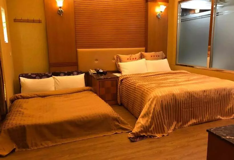 اتاق خانوادگی, Lai Yin Motel