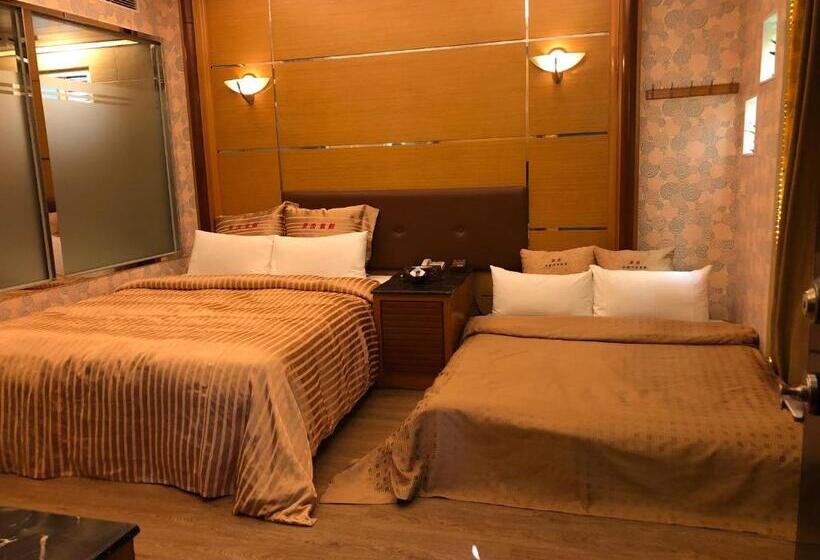 اتاق خانوادگی, Lai Yin Motel