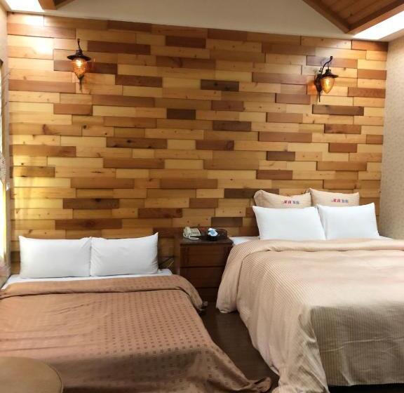 اتاق کلاسیک چهارنفره, Lai Yin Motel