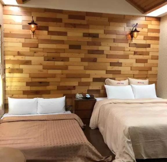 اتاق کلاسیک چهارنفره, Lai Yin Motel