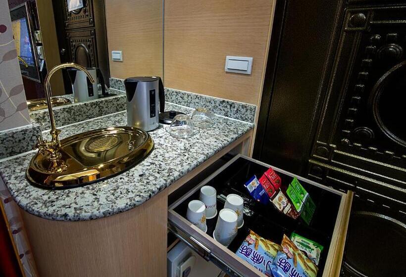 سوییت, Lai Yin Motel