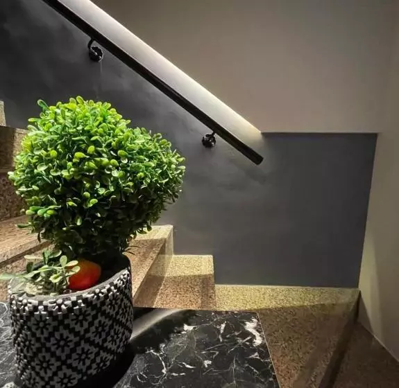 اتاق لوکس چهار تخته, Minimalist Fashion Motel