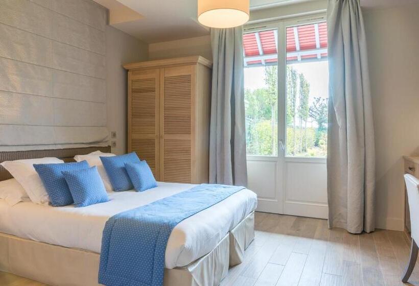 חדר יוקרתי, Villa Odette