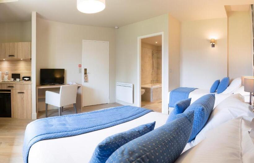 חדר יוקרתי, Villa Odette