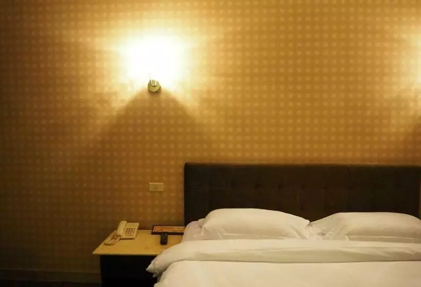 اتاق اکونومی, The Riverside Hotel & Motel