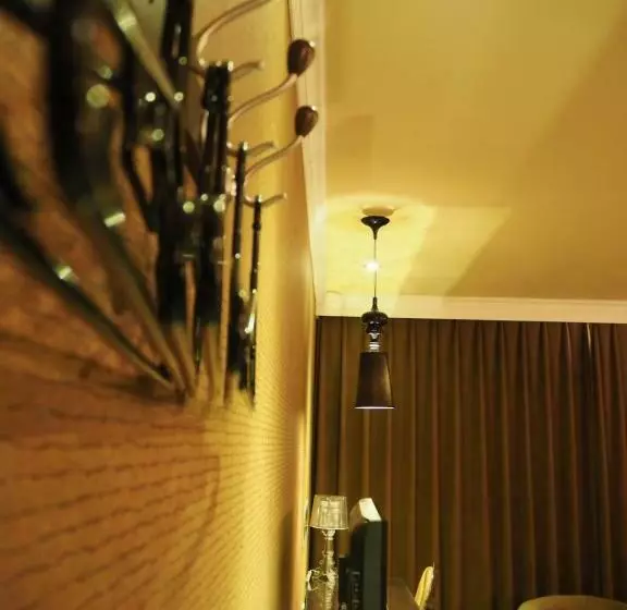 اتاق اکونومی, The Riverside Hotel & Motel