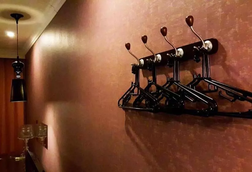 اتاق کلاسیک چهارنفره, The Riverside Hotel & Motel