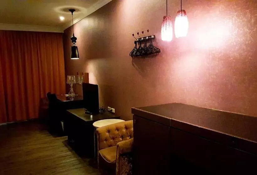 اتاق کلاسیک چهارنفره, The Riverside Hotel & Motel