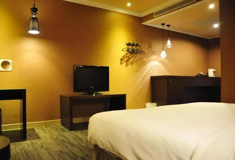 اتاق کلاسیک چهارنفره, The Riverside Hotel & Motel