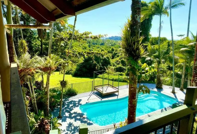 ルームシェアのワンベッド, Jackaroo Treehouse Rainforest Retreat