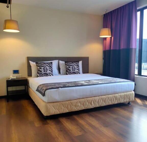 キングサイズベッドのデラックスルーム, 9 Square Hotel   Subang Jaya
