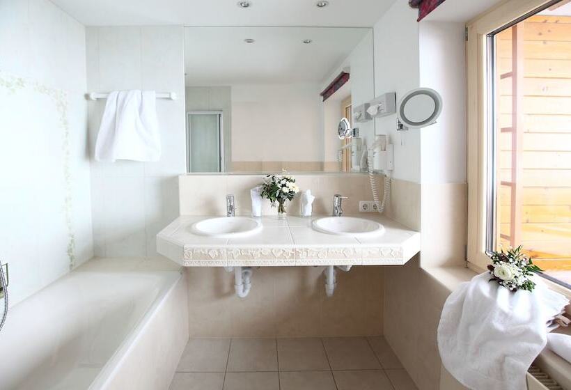 舒适三人间, Anemone