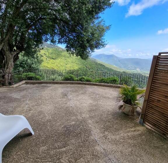 Номер Стандарт с Террасой Вид на Сад, Hôtel Villa Les Orangers