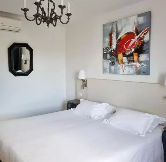 山の見えるテラス付きスタンダードルーム, Hôtel Villa Les Orangers