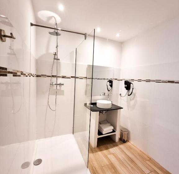 带露台可观山景的标准间, Hôtel Villa Les Orangers