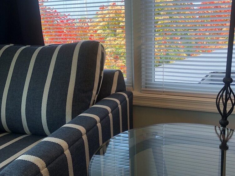 غرفة قياسية سرير ملكى, Knapps Narrows Marina & Inn