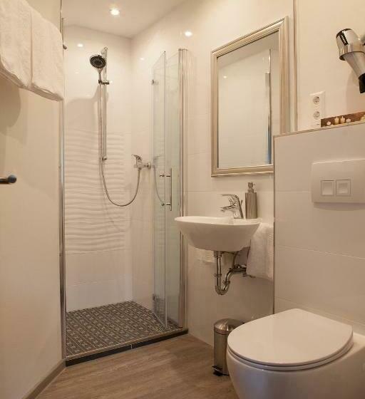 컴포트 룸, Ravene