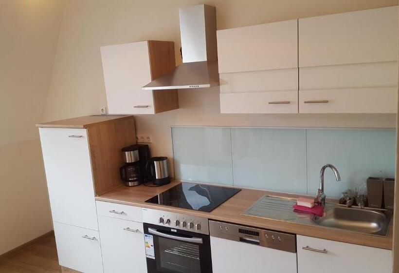 침실 2개 아파트, Ravene