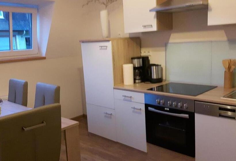 침실 2개 아파트, Ravene