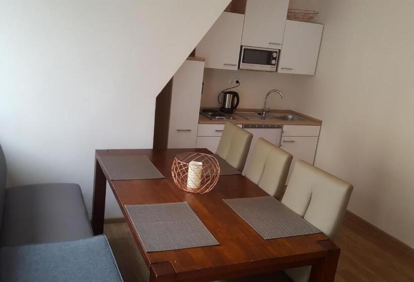 침실 1개 발코니 아파트, Ravene