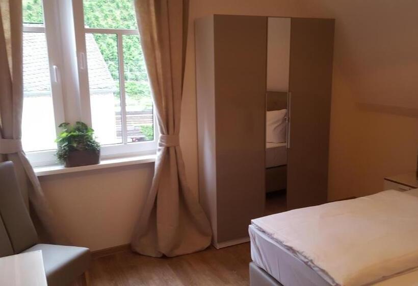 침실 1개 발코니 아파트, Ravene