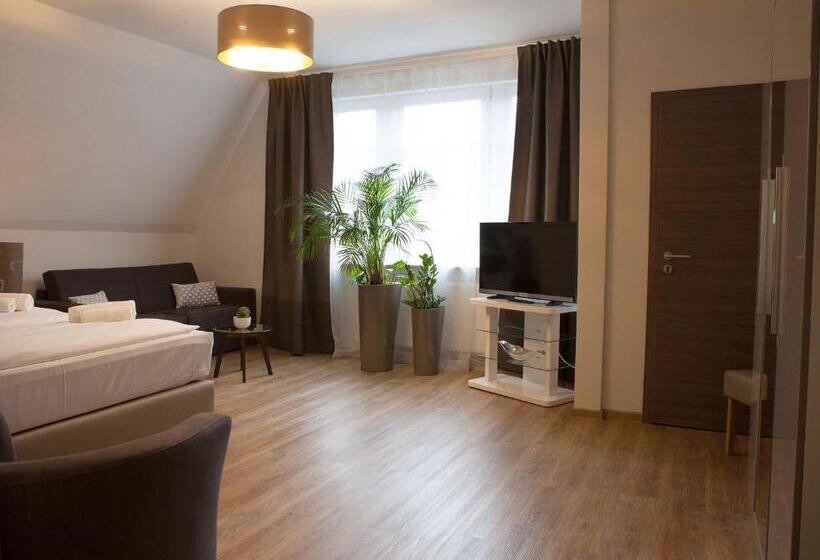 침실 2개 아파트, Ravene